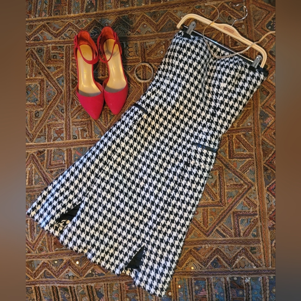 Muse Size 6-8 Houndstooth Dress